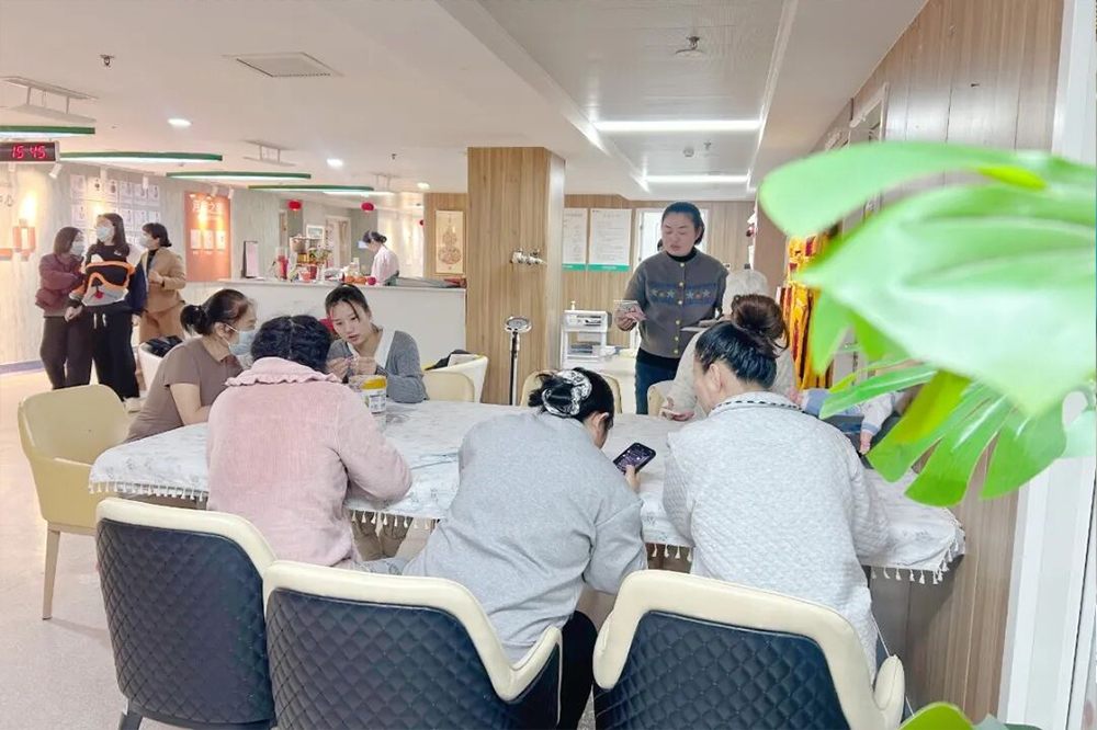 凤凰怡康月子中心宝妈手工课：手工摇铃，月子里的小惊喜